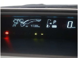 カラーヘッドアップディスプレイ付き。少ない視線移動で情報を確認できるので、運転の疲労軽減に繋がりますよ♪