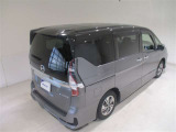 ■サイドバイザー■  雨の日でも車内換気できますね。雨の多い北陸では必需品ですね。