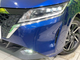 【LEDヘッドライト】悪天候や夜間走行時も良好な視界を確保し安心して運転できる高輝度LEDヘッドライトを装備!点灯速度が早く、消費電力も抑えられています。