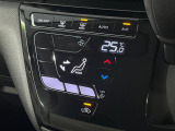 【オートエアコン】一度お好みの温度に設定すれば、車内の温度を検知し風量や温度を自動で調整。暑い&hellip;寒い&hellip;と何度もスイッチ操作をする必要はありません。快適な車内空間には必須の機能ですね♪