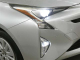 LEDヘッドライトです。デザイン性がよくとても明るいので、夜間の走行や悪天候でも安心です。しかも長寿命!