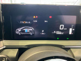 メーター内のカラーディスプレイには運転をサポートするさまざまな情報を表示!瞬間燃費などが表示できます。
