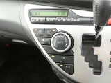 オートエアコン装備です。オートで空調を行ってくれるので車内は、とっても快適!だからドライブもさらに楽しい!