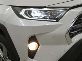 LEDヘッドライトです。デザイン性がよくとても明るいので、夜間の走行や悪天候でも安心です。しかも長寿命!
