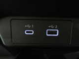 USB充電専用電源ソケットも付いています。モバイル機器などの充電専用