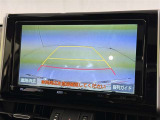 後方の見える安心をお届けするバックガイドモニター付:バックするときのアシストラインもあって楽々バック!車庫入れや縦列駐車をサポートし、苦手な駐車も安心です!今やもう手放せない装備ですネ♪