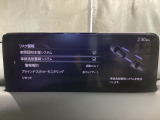 車線逸脱警報システムは、走行中にカメラで車線を検知して、自車が車線から逸脱する可能性があると判断した場合に、警報によりドライバーに通知します。
