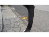 {ブラインドスポットモニター}隣の車線を走る車両をレーダーで検知し、ドアミラーに搭載されたLEDインジケーターが点灯し注意を喚起してくれます。