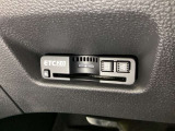ハンドルの左下にETC2.0がついています。高速道路の料金所の通過も楽々です。 カードの取り出しもしやすい場所についています。