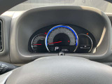 視認性の高いメーターで運転情報を的確に把握できます