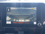 【バックモニター】後方の障害物や歩行者を確認できるバックモニター。狭い駐車場や混雑した場所でも安心して車を操作できます。