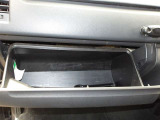 助手席側のインパネにも収納場所確保☆車検証や取扱い説明書を収納できます♪
