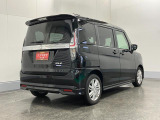 右斜め後ろからのフォルム!ボックス型で車体全体を把握しやすく運転しやすそうですね♪