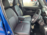 運転席まわりです。実際に座ってみて、乗り心地を体験してみてください,視界も良好です
