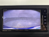 【バックモニター】後ろのカメラの映像をモニターに映し出すことができます!後方の見えない死角や、障害物との距離感をしっかり確認することができます!駐車が苦手な方におすすめです。