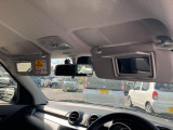 運転席と助手席にはミラー付きサンバイザーを装備☆