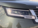 【デジタルLEDヘッドライト(シグネチャーDRL付)】車両や歩行者を検知し、その部分だけを遮光して眩惑を軽減します。ステアリング操作と車速に応じてカーブの先を予測し照射し夜間の運転を手助けします。