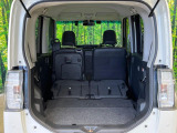 普段のお買い物や通勤、送迎等に十分な荷室スペースを確保しております。セカンドシートを倒すと、大きな荷物の積載も可能です♪