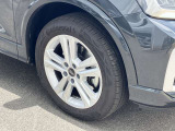 17インチ純正アルミホイール装備 全車両に標準装備の純正アルミホイールは、純正ならではのバランスの良いデザインと、走行安定性をお楽しみ頂けます。
