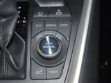 【電動パーキング】ボタンひとつでパーキングON。女性の方や運転に慣れていない方にも安心.