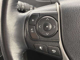 運転中、オーディオの操作をしてて、ハッとしたことはありませんか?ステアリングスイッチは、運転中でもハンドルでオーディオの操作が可能です。安全なドライブをサポートします。