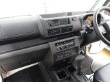 インパネは視界も良好で運転しやすい設計です!小回りが利くから、運転が苦手でも狭い路地や駐車場でも運転しやすいです。