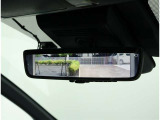 デジタルインナーミラー装備!車両後方のカメラの映像をデジタル補正で視認性を向上させてインナーミラー内に表示します♪視界を遮るものがなく、後席に同乗者がいても後方を確認しやすく安心です♪