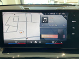 BMWのナビゲーションは操作性も良く、詳細な地図情報と交通状況を見やすく表示し、快適なドライビングをサポートしながら目的地までナビゲートします。