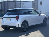 全国の正規ディーラーにてメンテナンスなどが可能な保証付き認定中古車となります!100項目にもおよぶ点検を納車前に行い、ご自宅まで納車(全国納車)いたします!