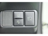 オートマチックハイビームとは、先行車や対向車のライトを認識し、ハイビームとロービームを自動で切り替える機能です。夜道の視界を確保します。詳細は販売店スタッフまでおたずねください。