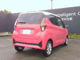 当社は全車、無料の「ワイド保証」付き。さらにプラス1年、2年の保証延長をご希望される方には有料で用意してます。全国2000以上の日産サービス工場がご愛車をサポートしてくれます。安心
