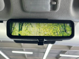 【デジタルインナーミラー】後席の大きな荷物や同乗者で後方が確認しづらい時でも安心!カメラが撮影した車両後方の映像をルームミラー内に表示。クリアな視界で状況の確認が可能です!