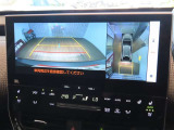 バックガイドモニターで、後方を確認しながら安心して駐車することができます。運転初心者も熟練者も必須の機能ですよ!