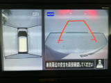 【アラウンドビューモニター】まるでクルマを真上から見ているようなアラウンドビューモニターで運転をサポート。運転席から見えにくい車の四隅や後方もモニターでしっかり見えます。