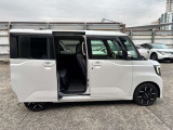 スライドドアで乗り降りがとてもしやすいお車です