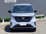 フロントガラスの上部には衝突軽減ブレーキの装置も付いており、より安全に運転を楽しんでいただくことができます。