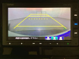 バックでの車庫入れも安心です!リアカメラが付いているバックモニター付のナビを装備しております。操作線もついており距離感も画面から確認できます。