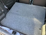後席を倒せば巨大な荷室へ早変わり♪