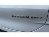 【リアエンブレム】SEALION7のリアエンブレムがあります。