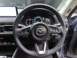 運転席にお座りになった際のイメージです。視界やシートの座り心地にポジション、各装備へのアクセスのしやすさ等、実際に触れてお確かめください。