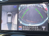車を真上から見ているように、周囲の状況を把握しながら安心して駐車が行えるアラウンドビューモニター!