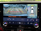 【パノラミックビューモニター】専用のカメラにより、上から見下ろしたような視点で360度クルマの周囲を確認することができます☆死角部分も確認しやすく、狭い場所での切り返しや駐車もスムーズに行えます。