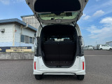 人気の軽自動車N-BOXカスタム入荷しました!室内ひろびろ・走りもキビキビ・燃費も良いからお財布にやさしい。ホンダN-BOXを選んで下さい!