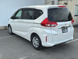 コンビネーションランプを高い位置に配置、後続車に見やすいデザインで安全にも配慮