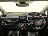 広々と周りを見渡せるので、運転中の視界確保も良好です!スリムな形状のフロントピラーと、取付位置を工夫したドアミラーにより、見えにくい部分の視界も確保されているので運転しやすいですよ♪