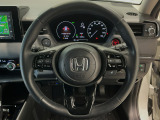 運転にかかわる様々な操作を安全に行えるように視点移動が少なく操作性に配慮されたスイッチ類が凝縮されたコクピットです。
