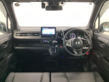 【前方視界】開放的な前方視界!運転がしやすく疲れにくいです♪窓が大きく、見通しがとっても良いおクルマですよ♪