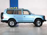 新品ROKUNANAサイドステップ付きのお車です!乗り降りも簡単にできます!