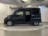 両側パワースライドドア付きだから、狭い駐車スペースなどでの 乗り降りラクラク!小さなお子さまのいるご家庭には嬉しい装備。