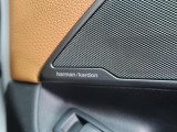 【ハーマンカードン】優れた音響技術と先進性の高いデザインが融合した、上質なインテリアのようなハイクオリティ・オーディオシステムを提供。ドライブで音楽をお楽しみください♪